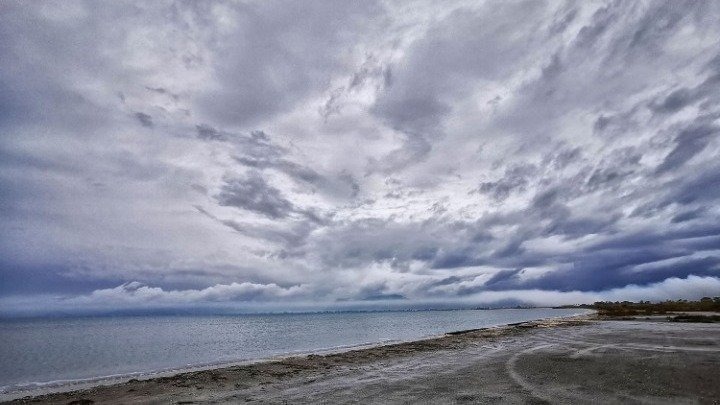 Έκτακτο δελτίο από την ΕΜΥ. Έρχονται καταιγίδες, ισχυροί άνεμοι και χαλάζι σε Κεντρική Μακεδονία και Θεσσαλία