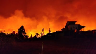 Συνεχίζεται ο πύρινος εφιάλτης στην Εύβοια – Νέες εκκενώσεις. Δήμαρχος Ιστιαίας: Περιμένουμε το ολοκαύτωμά μας