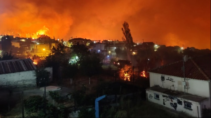 “Θα έχουμε τελειώσει με τη φωτιά στην Εύβοια μέχρι το πρωί” δήλωσε ο Πρόεδρος Πυροσβεστών – Ο πύρινος εφιάλτης