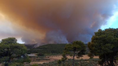 Μαίνεται ο πύρινος εφιάλτης στα χωριά της Εύβοιας – Εκκλήσεις για εναέρια και επίγεια μέσα