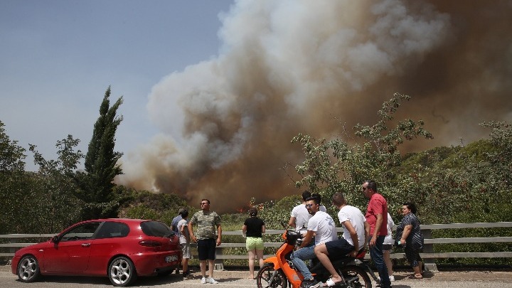 Μαίνεται το πύρινο μέτωπο σε Εύβοια και Ηλεία – Εκκενώσεις οικισμών – Πληροφορίες για εγκλωβισμένα άτομα