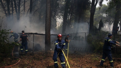 Άμεση εντολή εκκένωσης για Ιπποκράτειο Πολιτεία στο Τατόι. Αναζωπύρωση της πυρκαγιάς
