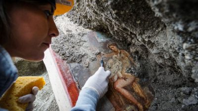 Αρχαιολόγοι ανακάλυψαν τον “καλύτερα διατηρημένο νεκρό” της Πομπηίας. Στο φως και ελληνική επιγραφή (φωτο)