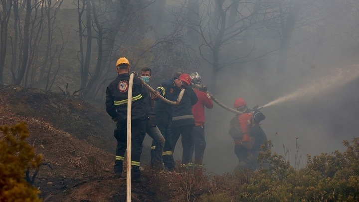 “Προτεραιότητα μας η ανθρώπινη ζωή” τόνισαν Χρυσοχοΐδης – Χαρδαλιάς για τη φωτιά στη Βαρυμπόμπη – Νέο μήνυμα 112