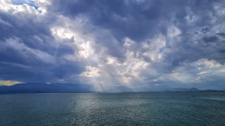 Μετά τον καύσωνα, καταιγίδες. Έκτακτο δελτίο επιδείνωσης του καιρού. Ποιες περιοχές θα επηρεαστούν