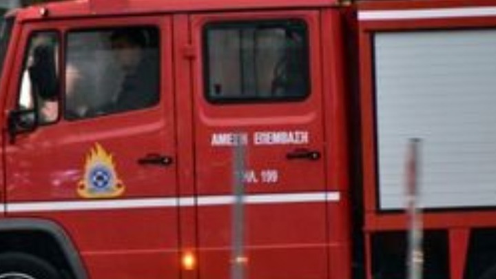 Τραυματίστηκε πυροσβέστης στο Φλαμπούρι στην Πάρνηθα – Ελικόπτερο σπεύδει στο σημείο