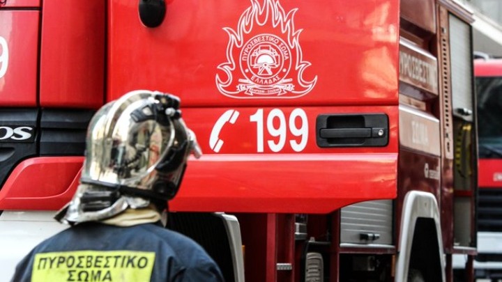 Νεκρός άντρας στο Παγκράτι από φωτιά στο διαμέρισμά του. Τον εντόπισε η Πυροσβεστική