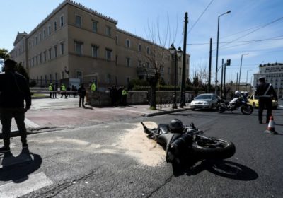 Ποινική δίωξη στον αστυνομικό για το θανατηφόρο τροχαίο στη Βουλή. Στοίχησε τη ζωή του 23χρονου Ιάσονα