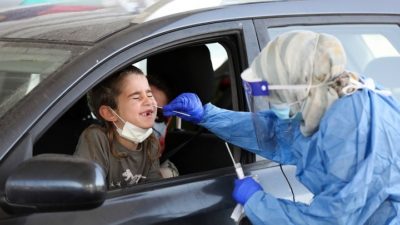 Με αρνητικό rapid test οι ανήλικοι 12-17 ετών στους εσωτερικούς χώρους εστίασης. Τι ισχύει για τα μικρότερα παιδιά