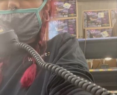 Εργαζόμενη κατήγγειλε από τα μεγάφωνα του καταστήματος τις συνθήκες εργασίας στη Walmart. Δείτε το βίντεο