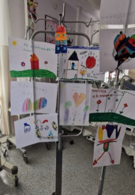 «Ξύπνησε» ο 6χρονος που τραυματίστηκε στα καρτ. Βούρκωσε από τις ζωγραφιές των συμμαθητών του
