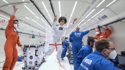 Η Ιταλίδα αστροναύτης Σαμάνθα Κριστοφορέτι έγινε «Μπάρμπι» και πέταξε στο διάστημα χάρη στην ESA (Βίντεο)