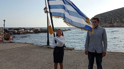 Παρέλαση με μία και μοναδική μαθήτρια στον Απόλλωνα Νάξου (Εικόνες και βίντεο)