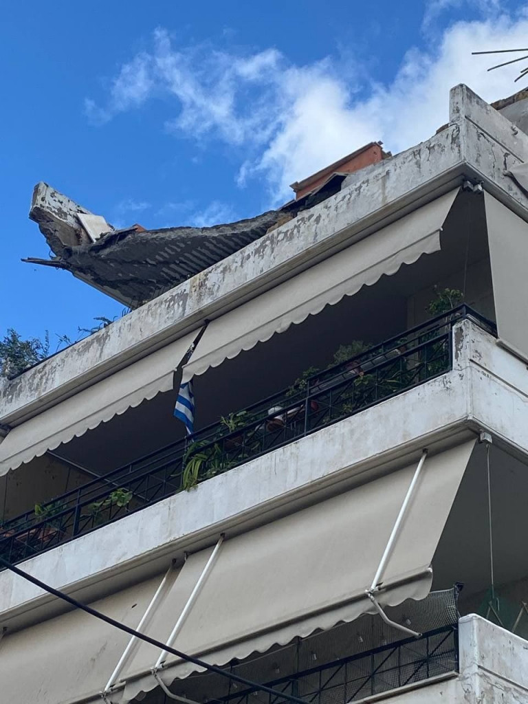 Έπεσε μπαλκόνι πολυώροφης πολυκατοικίας στο Χαλάνδρι. Εκκενώθηκε το κτίριο