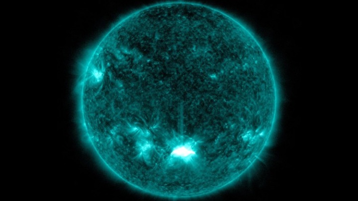Ο Ήλιος εκτόξευσε ισχυρή έκλαμψη που θα φθάσει σύντομα στη Γη-Η επιβλαβής ακτινοβολία δεν επηρεάζει τους ανθρώπους