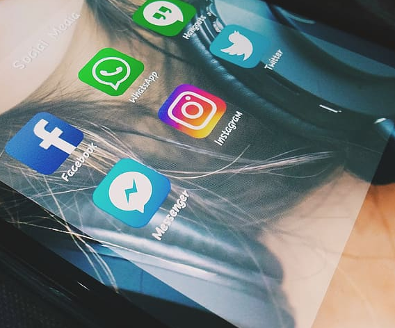 Προβλήματα σε Facebook, Messenger  και Instagram. Αποσυνδέθηκαν ξαφνικά πολλοί χρήστες
