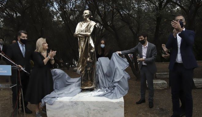 Έντονες αντιδράσεις για την αποτύπωση της Μαρίας Κάλλας στο γλυπτό που τοποθέτησε ο Δήμος Αθηναίων