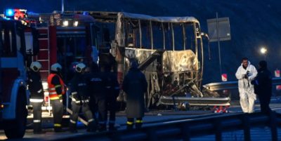 Τραγωδία στη Βουλγαρία. Τουλάχιστον 46 άνθρωποι κάηκαν ζωντανοί όταν το λεωφορείο τους τυλίχτηκε στις φλόγες. Ανάμεσα τους 12 παιδιά