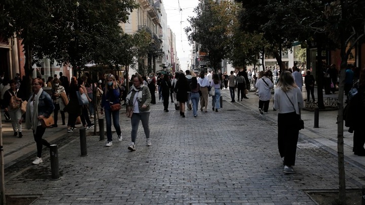 Δημόσιες υπηρεσίες και τράπεζες: Πώς θα γίνεται η είσοδος από σήμερα στους ανεμβολίαστους