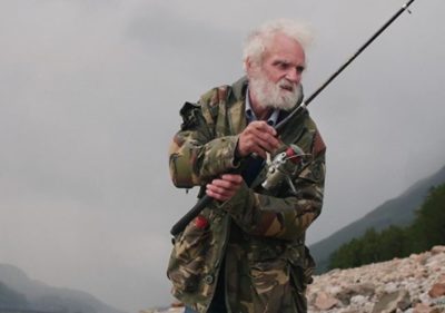 Ο άνθρωπος που ζει ως ερημίτης 40 χρόνια στα Highlands της Σκωτίας. Η επίθεση συμμορίας που του άλλαξε τη ζωή (Βίντεο)
