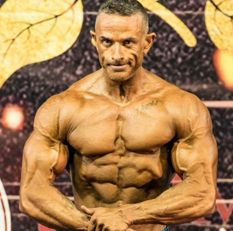 Βασίλης Μοϊντίνης. Ο πρωταθλητής body builder νόσησε με κορονοϊό και έχασε 42 κιλά μετά από δύο μήνες στη ΜΕΘ (Βίντεο)