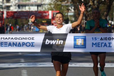 “Μάθημα ζωής” από την 45χρονη Σόνια Τσεκίνι που τερμάτισε πρώτη στο Μαραθώνιο Θεσσαλονίκης παρά της χημειοθεραπείες