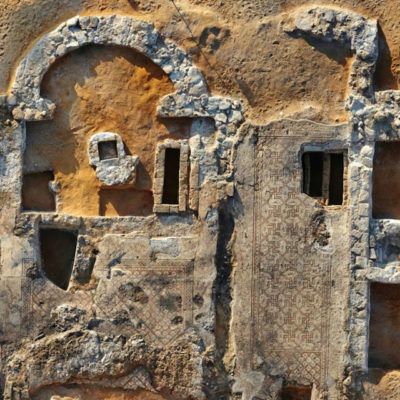 Το αίνιγμα της εκκλησίας με τους τάφους και τις ελληνικές επιγραφές στο Ισραήλ. Η θεωρία ότι εκεί θάφτηκε η κόρη του Απόστολου Φιλίππου