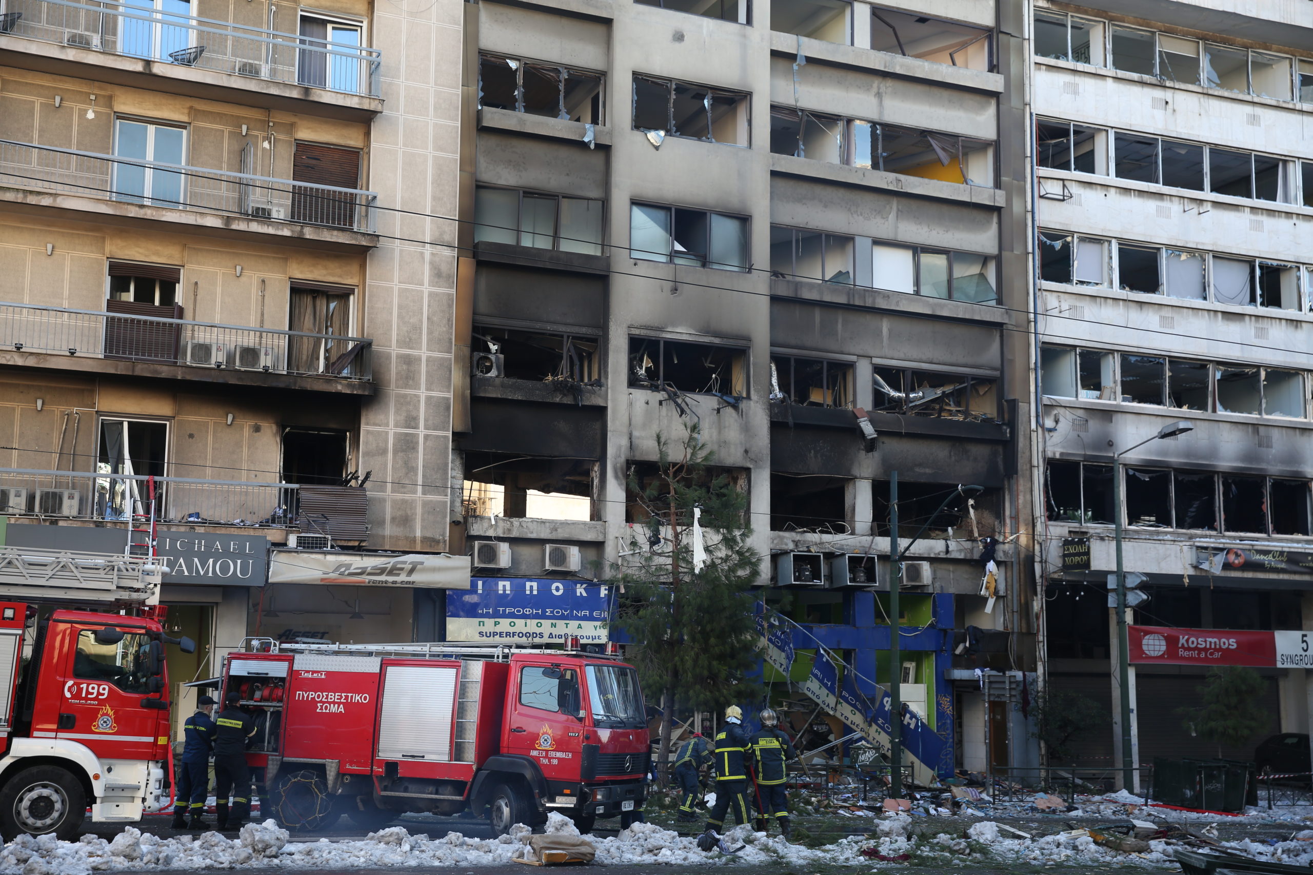 Eκρηξη στη Συγγρού. Διαρροή αερίου βλέπουν οι Αρχές. Έσπασαν τζάμια 100 μέτρα μακριά (βίντεο)