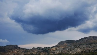 Νέα κακοκαιρία στα κεντρικά και νότια το Σαββατοκύριακο –Πολύ ισχυρές βροχοπτώσεις κατηγορίας 3 (Βίντεο)