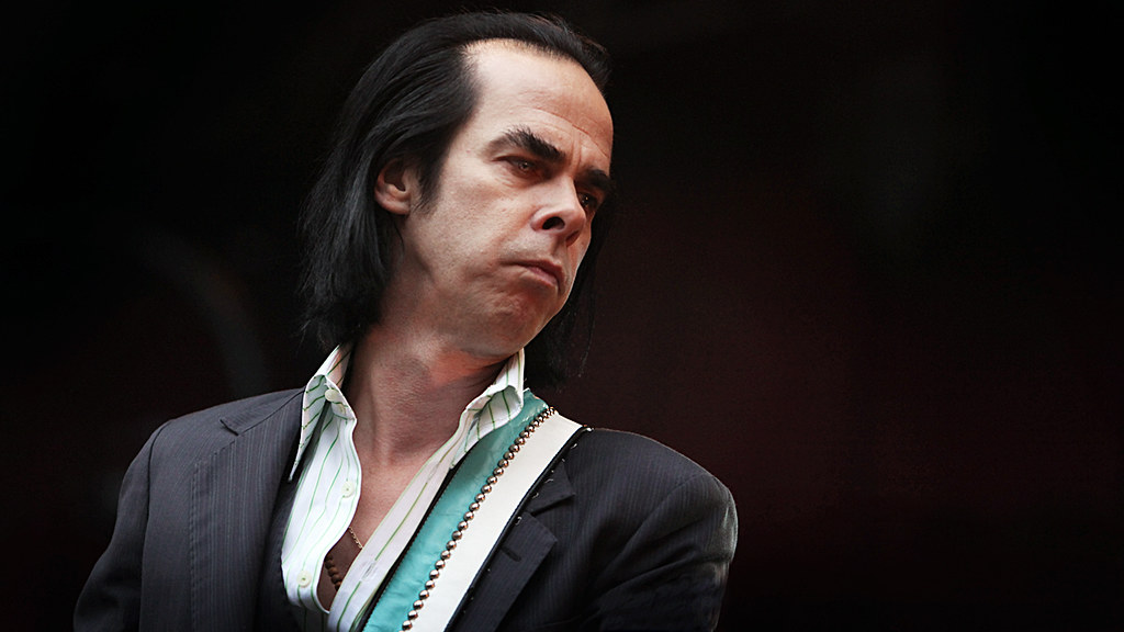 10 μικρές ιστορίες για τον Nick Cave. H πόρτα στο MTV: “Η μούσα μου δεν είναι άλογο. Δεν συμμετάσχω σε ιπποδρομία”.