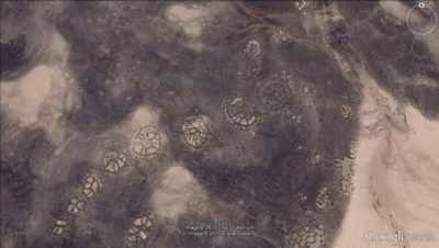 Μυστηριώδεις εικόνες από το Google Earth. Από τις ανεξερεύνητες πυραμίδες στις χερσαίες ρόδες και το νησί φάντασμα