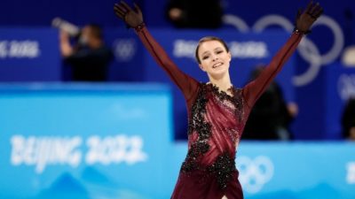 Χειμερινοί Ολυμπιακοί Αγώνες: Η Σερμπάκοβα το χρυσό στο ατομικό του καλλιτεχνικού πατινάζ – 4η η Βαλίεβα που ξέσπασε σε κλάματα