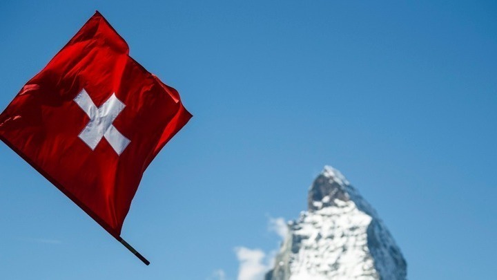 Απόφαση-ορόσημο από την Ελβετία – Υιοθετεί τις ευρωπαϊκές κυρώσεις κατά της Ρωσίας