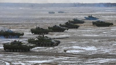 Σφίγγει ο ρωσικός κλοιός γύρω από την Ουκρανία – «Δεν θα εισβάλλουμε εκτός κι αν προκληθούμε» λέει ο Ρώσος πρέσβης στην ΕΕ