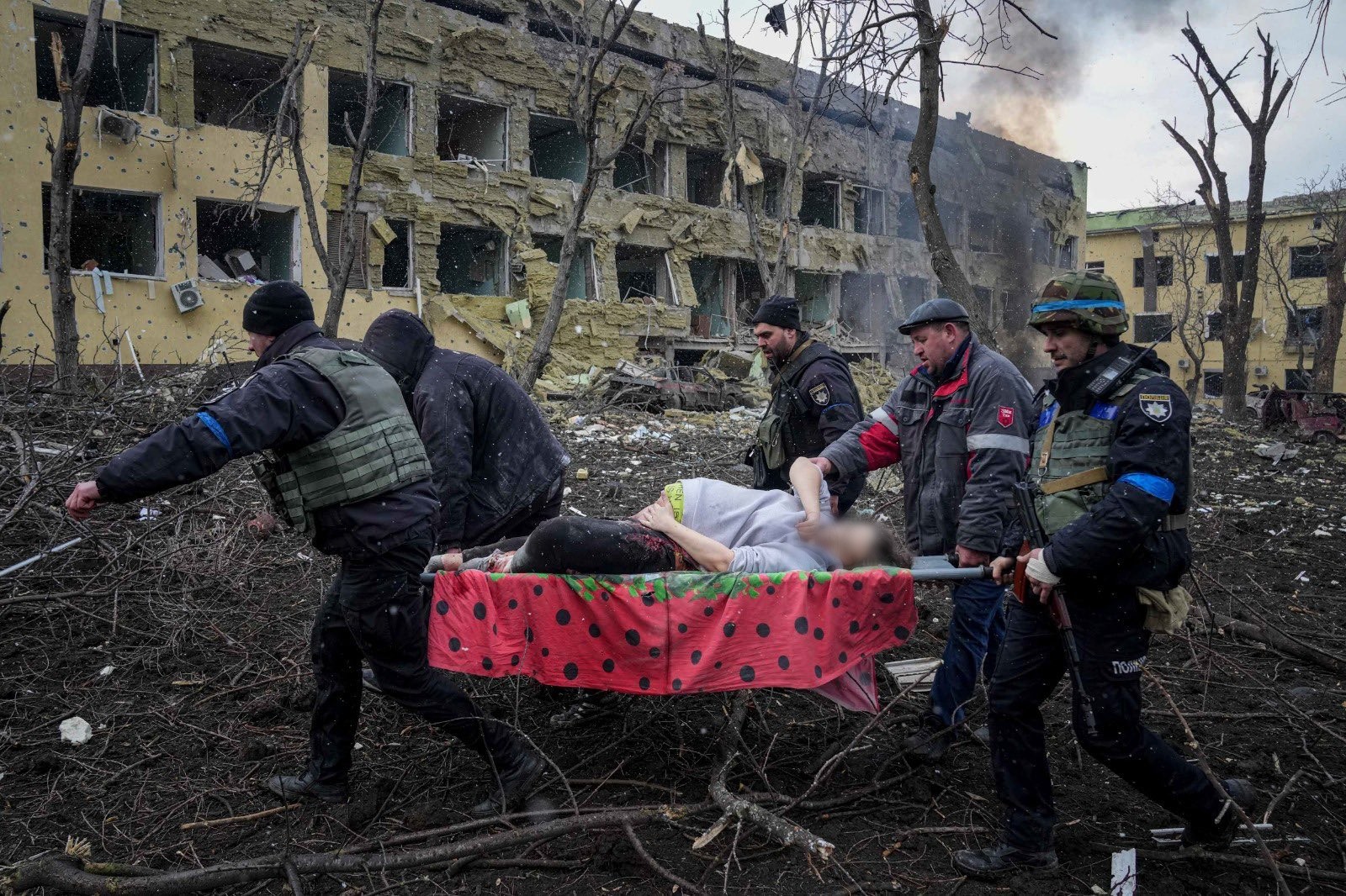 Ουκρανικές πηγές ισχυρίζονται ότι έγκυος και το μωρό της πέθαναν μετά τον βομβαρδισμό του μαιευτηρίου στη Μαριούπολη