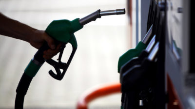 Πρόβλεψη για 2,5 ευρώ το λίτρο η βενζίνη μέχρι το τέλος της εβδομάδας. Εμπάργκο ΗΠΑ, Βρετανίας στο Ρωσικό πετρέλαιο