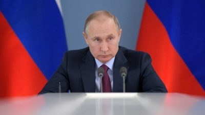 O Πούτιν ζητά να γίνονται σε ρούβλια οι πληρωμές για φυσικό αέριο από 1ης Απριλίου. Βερολίνο-Παρίσι απορρίπτουν το αίτημα
