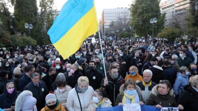 Μεγάλη συγκέντρωση στο Σύνταγμα κατά της ρωσικής εισβολής στην Ουκρανία