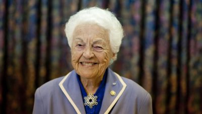 Η γυναίκα ίνδαλμα. Ήταν 36 χρόνια δήμαρχος και στα 101 της χρόνια έγινε διευθύντρια του αεροδρομίου του Τορόντο