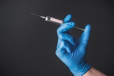Άνδρας εμβολιάστηκε ιδιωτικά 217 φορές κατά του κορωνοϊού. Έκανε τις ενέσεις μέσα σε 29 μήνες σύμφωνα με το BBC