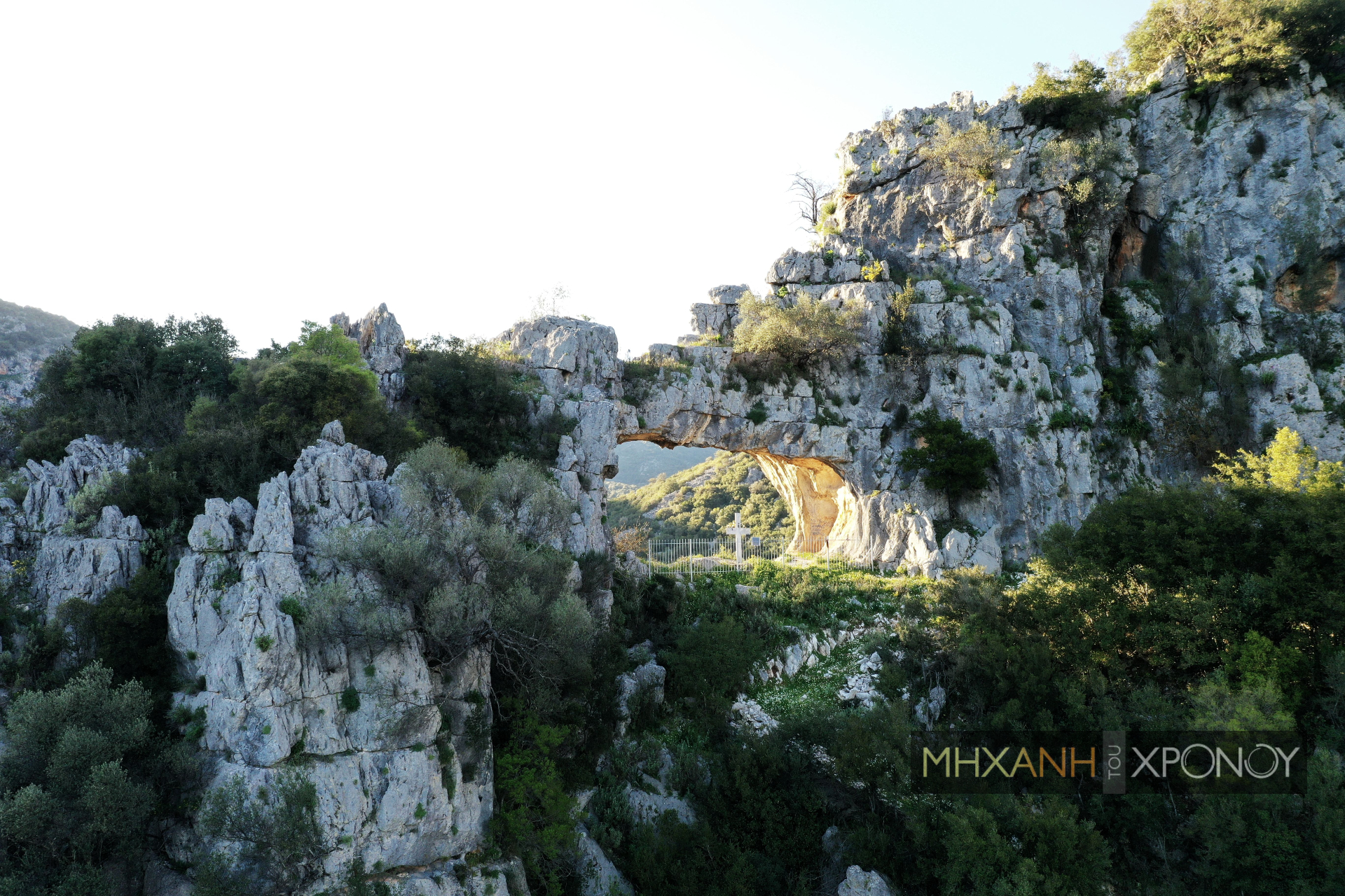 Που βρίσκεται η δρακότρυπα του Αη Γιώργη. Ο θρύλος για την εξόντωση του αιμοβόρου δράκου και το τραγούδι ύμνος στον άγιο