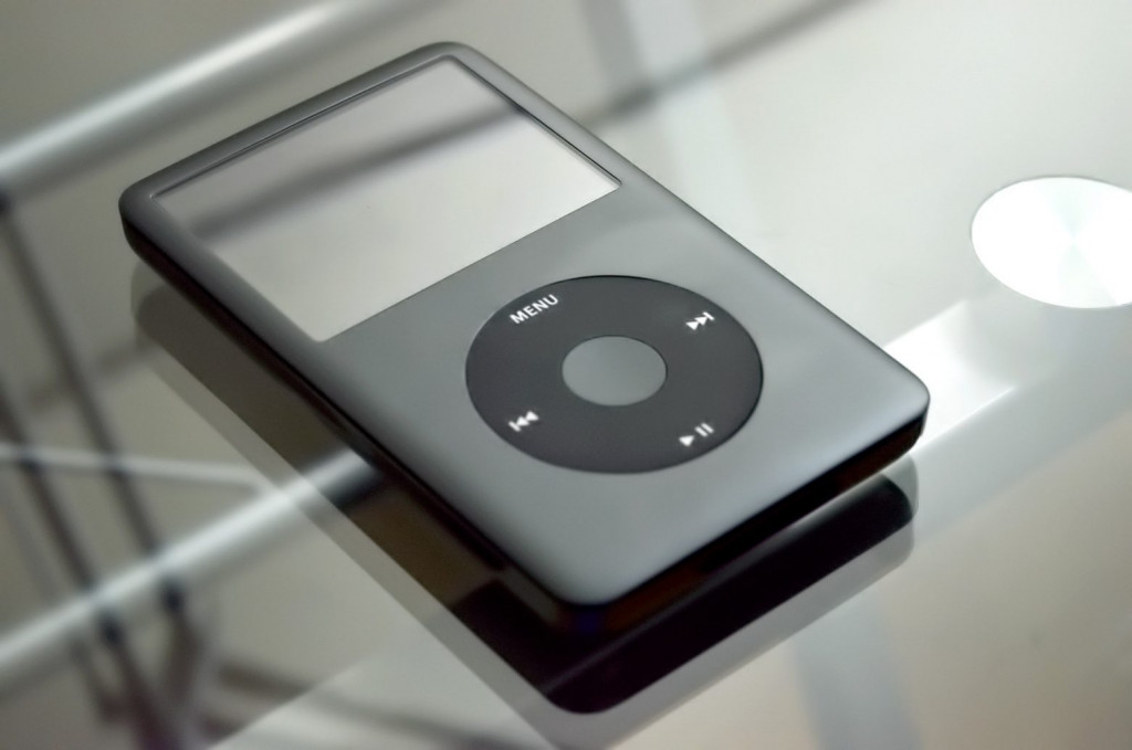 Η Αpple αποσύρει το iPod 21 χρόνια μετά την κυκλοφορία του. Η ιστορία της “επαναστατικής” συσκευής