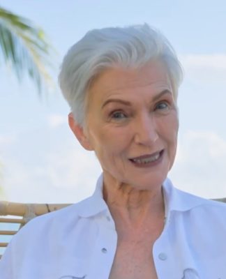 Η μαμά του Ελον Μασκ στα 74 της γίνεται το γηραιότερο μοντέλο του Sports Illustrated. Tο μήνυμα κατά του ρατσισμού