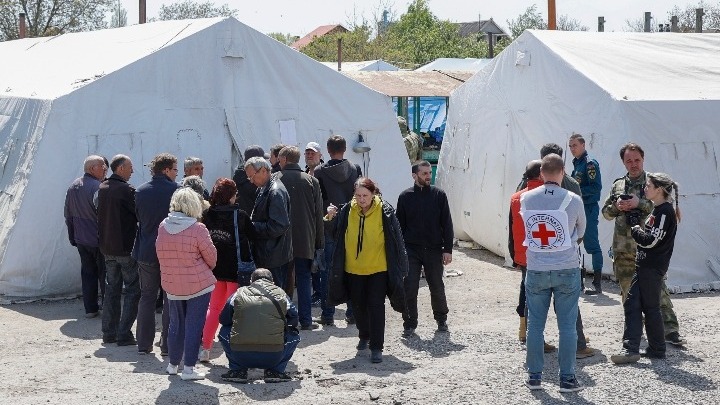 “Η θεία σούπα”. Ποια είναι η γυναίκα που μαγείρευε “ζωγραφιστά” φαγητά στα εγκλωβισμένα παιδιά του Azovstal