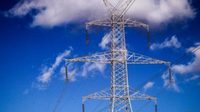 Σχεδόν 591,5 εκατ. τα «υπερκέρδη» των εταιρειών ηλεκτρικής ενέργειας, σύμφωνα τη Ρυθμιστική Αρχή Ενέργειας