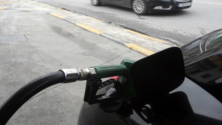 Fuel Pass 2: Από τέλη Ιουλίου η πλατφόρμα – Έως 45.000 ευρώ εισόδημα για την επιδότηση στα καύσιμα