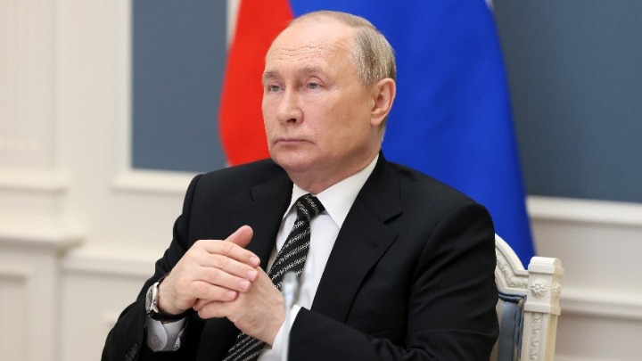 «Κάποια στιγμή θα συμφωνήσουμε με την Ουκρανία» λέει ο Πούτιν. Εξαπέλυσε βολές κατά της Γαλλίας και της Γερμανίας
