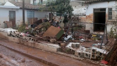 Αθώοι η πρώην περιφερειάρχης Ρένα Δούρου και άλλοι 12 για φονικές πλημμύρες στη Μάνδρα. Ένοχη κρίθηκε η τότε δήμαρχος