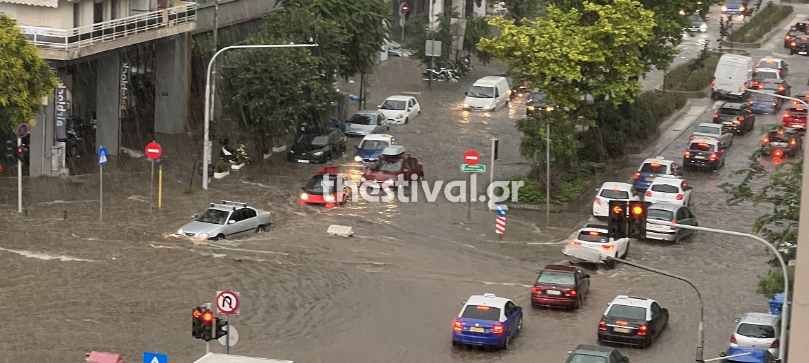 Ξαφνικό μπουρίνι στη Θεσσαλονίκη. Δρόμοι ποτάμια, χαλάζι και κυκλοφοριακά προβλήματα