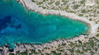 Στενογυάλι. Η απόμερη παραλία στη Νότια Χίο με τα γαλαζοπράσινα νερά (drone)